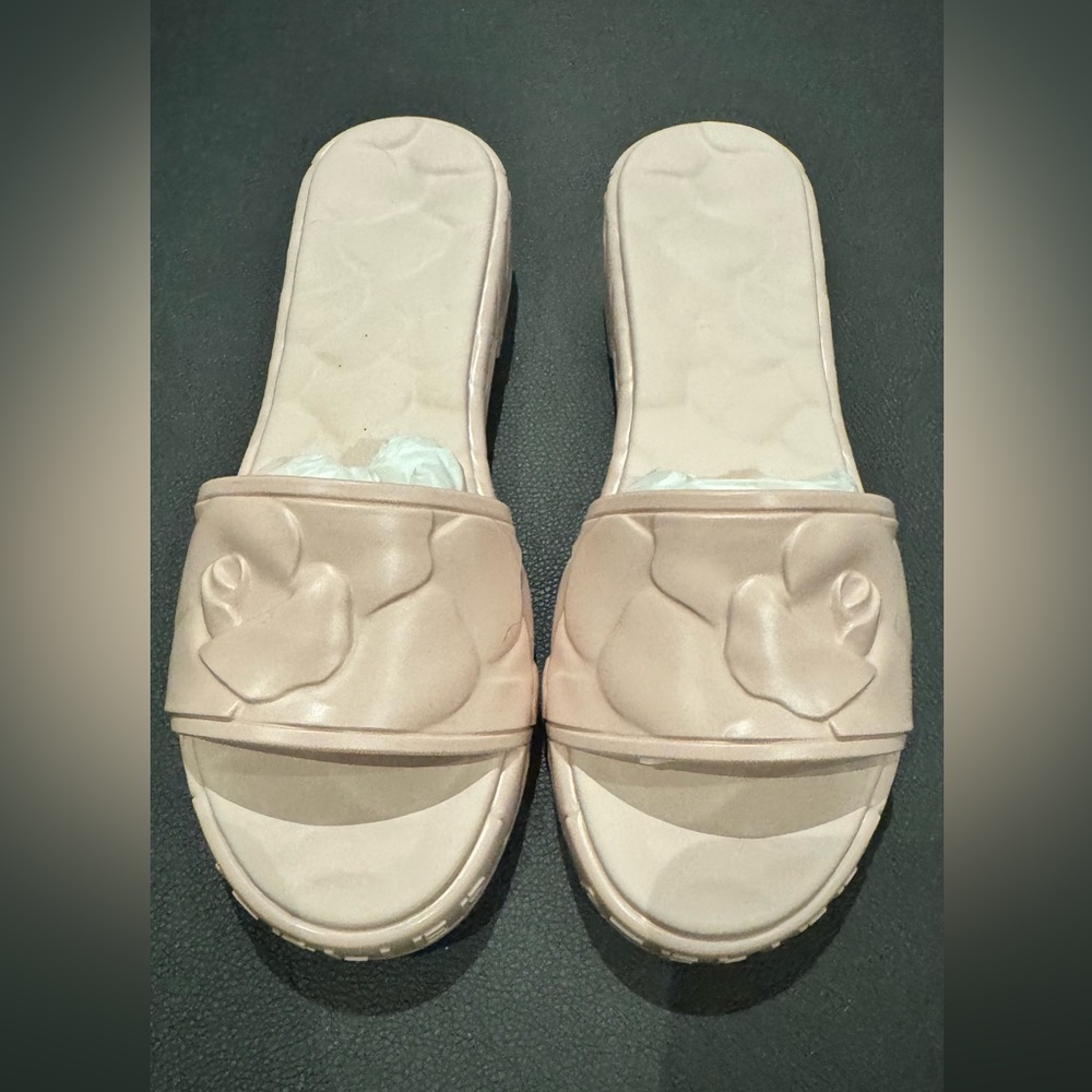 Brand new Valentino light pink wedges